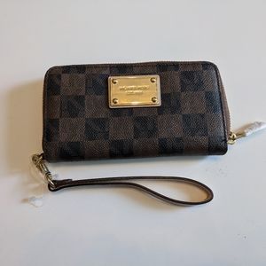 Michael Kors wristlet